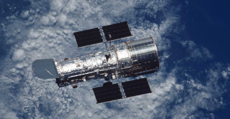 kinh-vien-vong-Hubble-VSGa