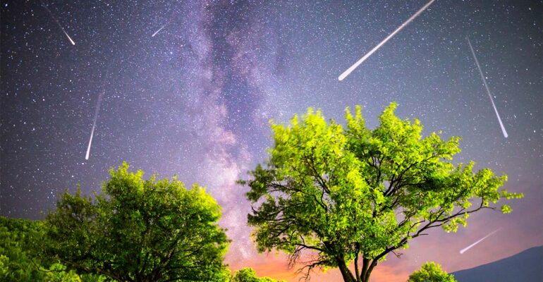 A,View,Of,A,Meteor,Shower,And,The,Milky,Way.